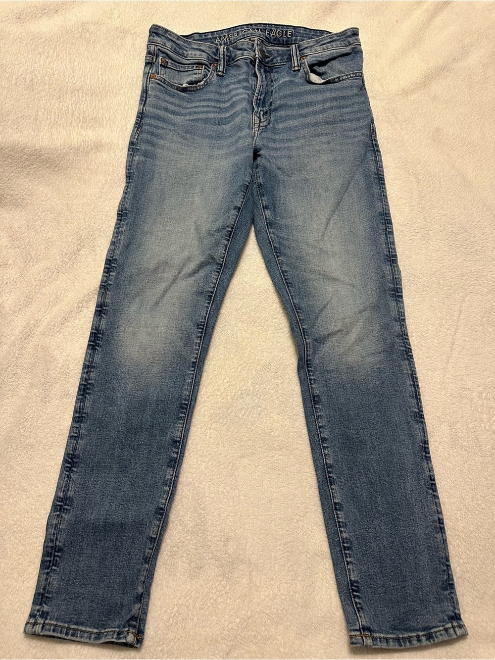 Men’s American Eagle Outfitters Light Wash Slim Straight Airflex Jeans 32 x 32